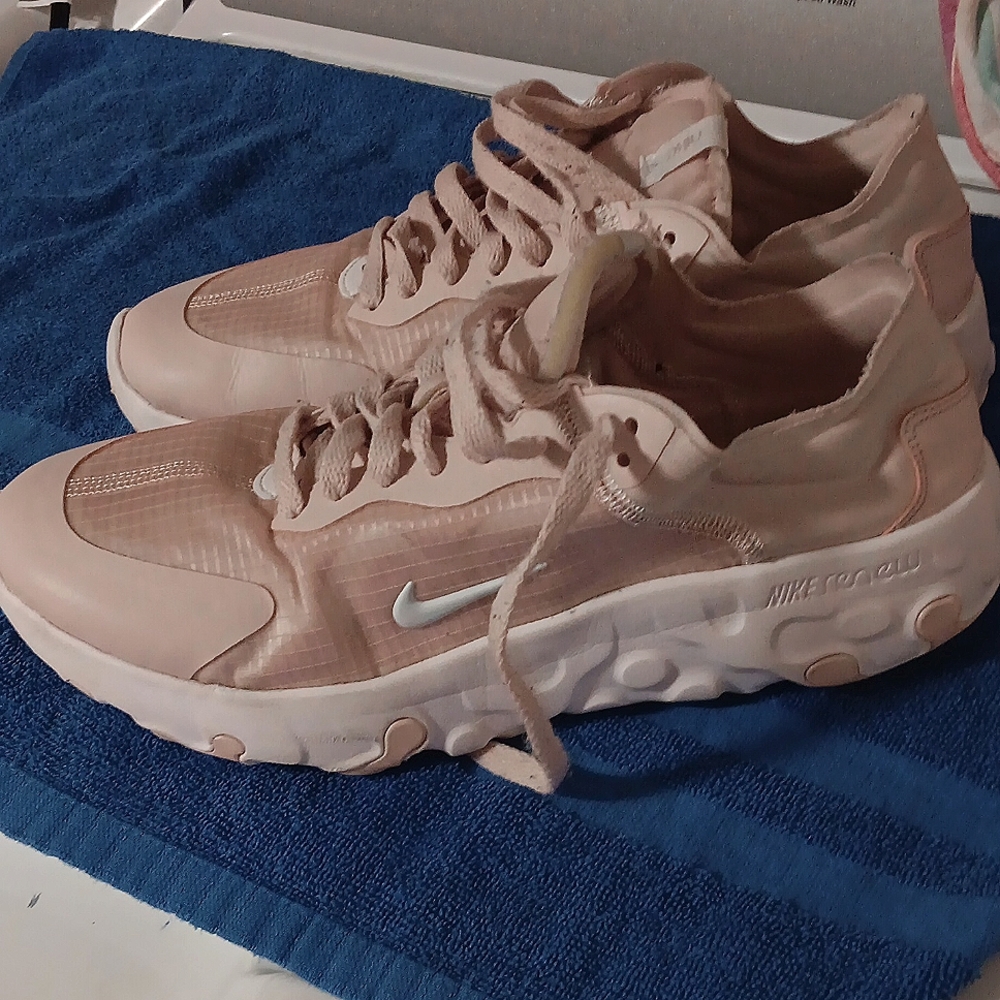 Nike Renew Lucet Running Shoes